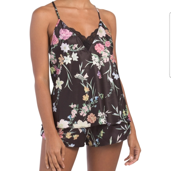 Flora Nikrooz Other - FLORA NIKROOZ Floral Matte Charmeuse Cami Short Set Size Small NWT